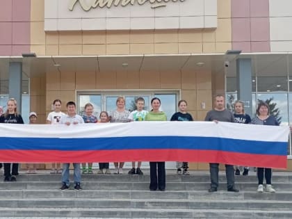 Красночетайцы присоединились к фотомарафону «Россия в цветах флага»