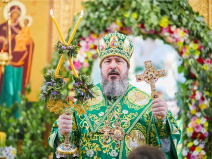 Митрополит Чебоксарский и Чувашский Савватий в Свято-Троицком соборе г. Ядрина совершил Божественную литургию и Вечерню Святой Троицы