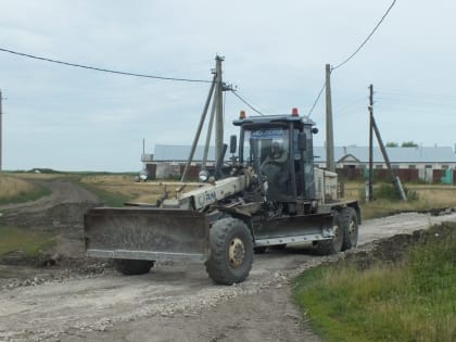В Большеяльчикском территориальном отделе продолжаются работы по ремонту дорог.