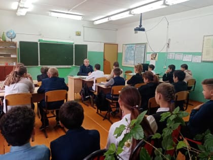 Владимир Офаринов рассказал учащимся о самом важном