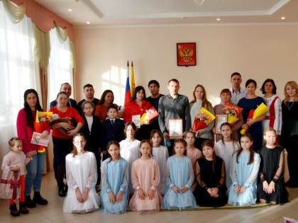 В преддверии Дня матери в Янтиковском округе чествовали многодетные семьи