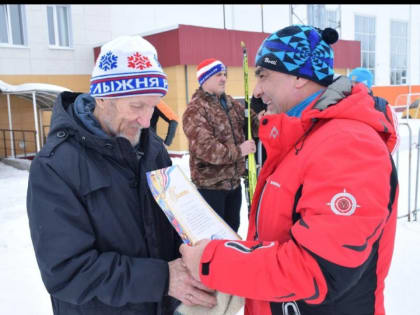 Владимир Мурайкин открыл состязания по лыжным гонкам в Красных Четаях
