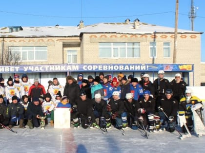 Декада спорта и здоровья: в селе Байдеряково состоялся чемпионат Яльчикского района по хоккею с шайбой