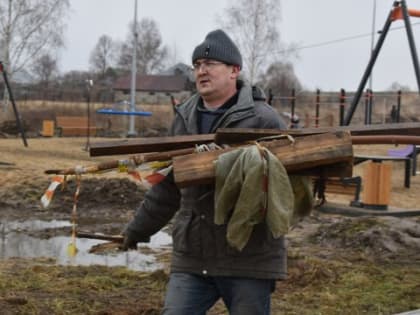 Сотрудники администрации Ядринского муниципального округа провели субботник в парке «Старый город»