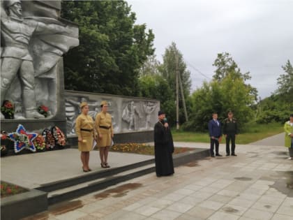 День памяти и скорби в городе Канаш состоялась церемония возложения венков