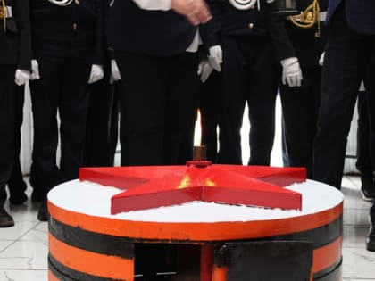 5 мая у Могилы Неизвестного Солдата в самом центре столицы стартовала масштабная акция «Огонь памяти», организованная Народным фронтом.