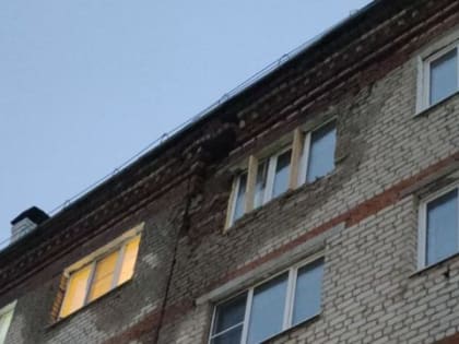 На ул. Энгельса в Чебоксарах произошло частичное обрушение облицовки дома