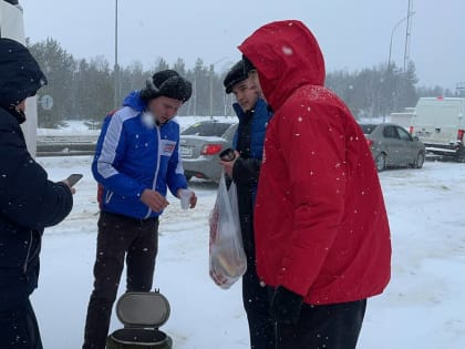 Молодогвардейцы Чувашии оказали помощь водителям, которые в связи с непредвиденными погодными условиями оказались заблокированы на автодороге