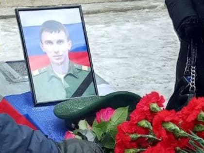 В Алатыре простились с участником специальной военной операции М.И. Сумкиным, призванным в ряды Вооруженных сил Российской Федерации по частичной мобилизации.