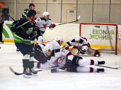 ХК “Сокол” берет два очка в Боброве