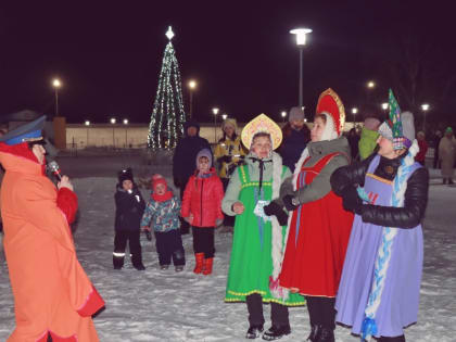 В парке «Старый город» прошло новогоднее представление «Новогодние приключения Вовки в тридесятом государстве»