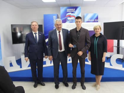 Леонид Черкесов: Членство в партии – это общение с единомышленниками, желающими видеть нашу Родину независимой, сильной и богатой