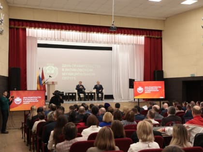 Олег Николаев провел День Правительства в Янтиковском округе