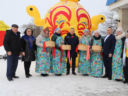 В Комсомольском округе прошел праздник «Масленица идёт, блин да мёд несет!»