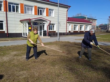 Сотрудники офиса «Мои документы» вышли на субботник