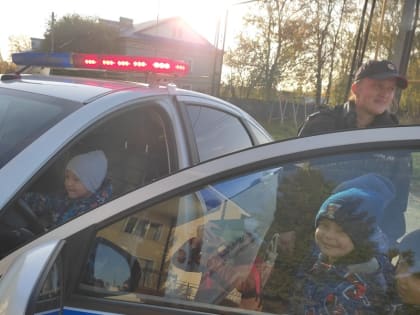 Встреча воспитанников детского сада «Солнышко» п. Ибреси с сотрудником Госавтоинспекции