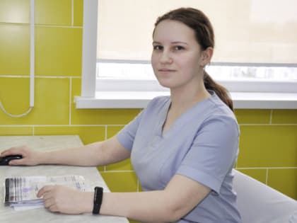 В Городскую детскую клиническую больницу устроились три молодых фельдшера-лаборанта