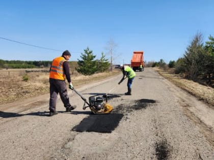 В Вурнарском МО приступили к ямочному ремонту дорог