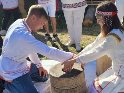 Члены клуба «Молодая семья» при Яльчикском районном отделении «Союз женщин Чувашии» приняли участие в проекте «Семейные традиции – основа крепкой семьи»