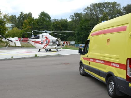 Вертолет санавиции помог доставить двух мотоциклистов в столицу Чувашии