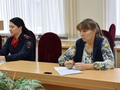 Прошло очередное заседание комиссии по делам несовершеннолетних и защите их прав