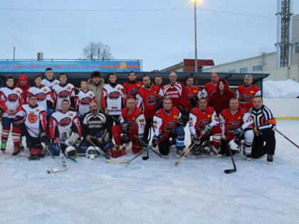 Николай Малов приветствовал участников товарищеского матча по хоккею памяти тренера из Ядрина Валентина Кириллова