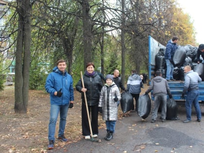 Валентин Гордеев и Елена Кадирова приняли участие в субботнике