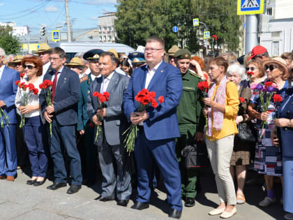 Олег Кортунов совместно с депутатами городского Собрания приняли участие в торжественном митинге, посвященном 60-летию первого космического полета Андрияна Николаева