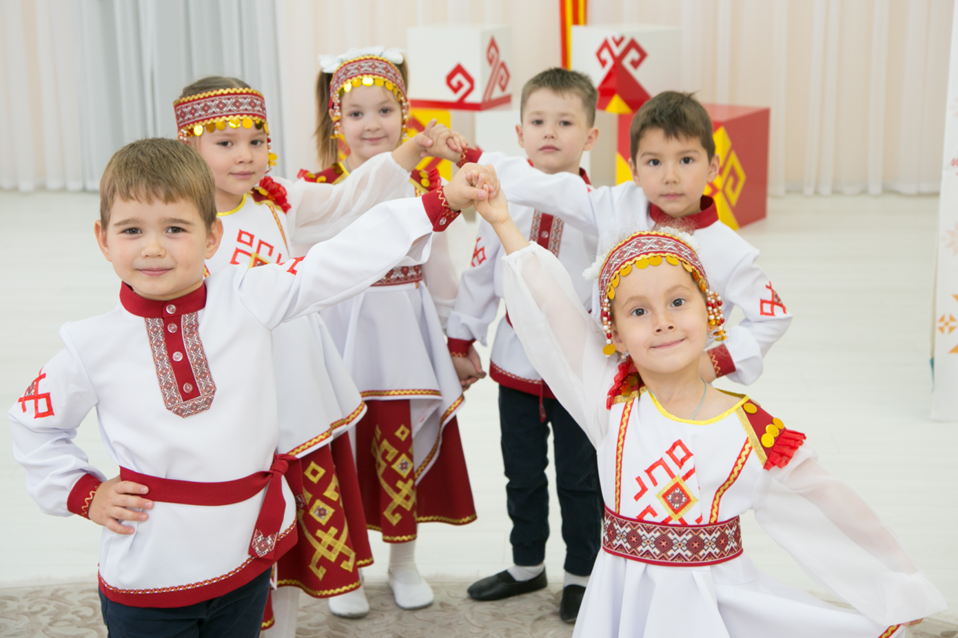 Чебоксары республика чувашия. Чуваши Чувашской Республики. Чувашские костюмы для детей на праздник. Чуваши дети. Чувашский праздник в детском саду.