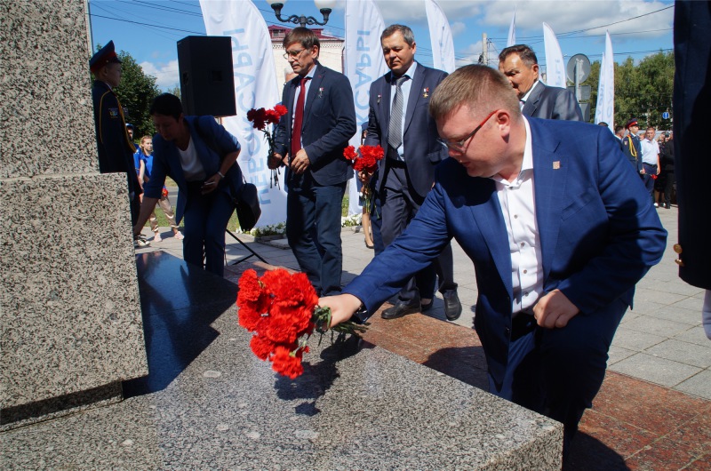 День города чебоксары 2024. День города Чебоксары 2023. День города Новочебоксарск 2023. Могила Андрияна Николаева. Николаев Андриян Вячеславович Чебоксары.