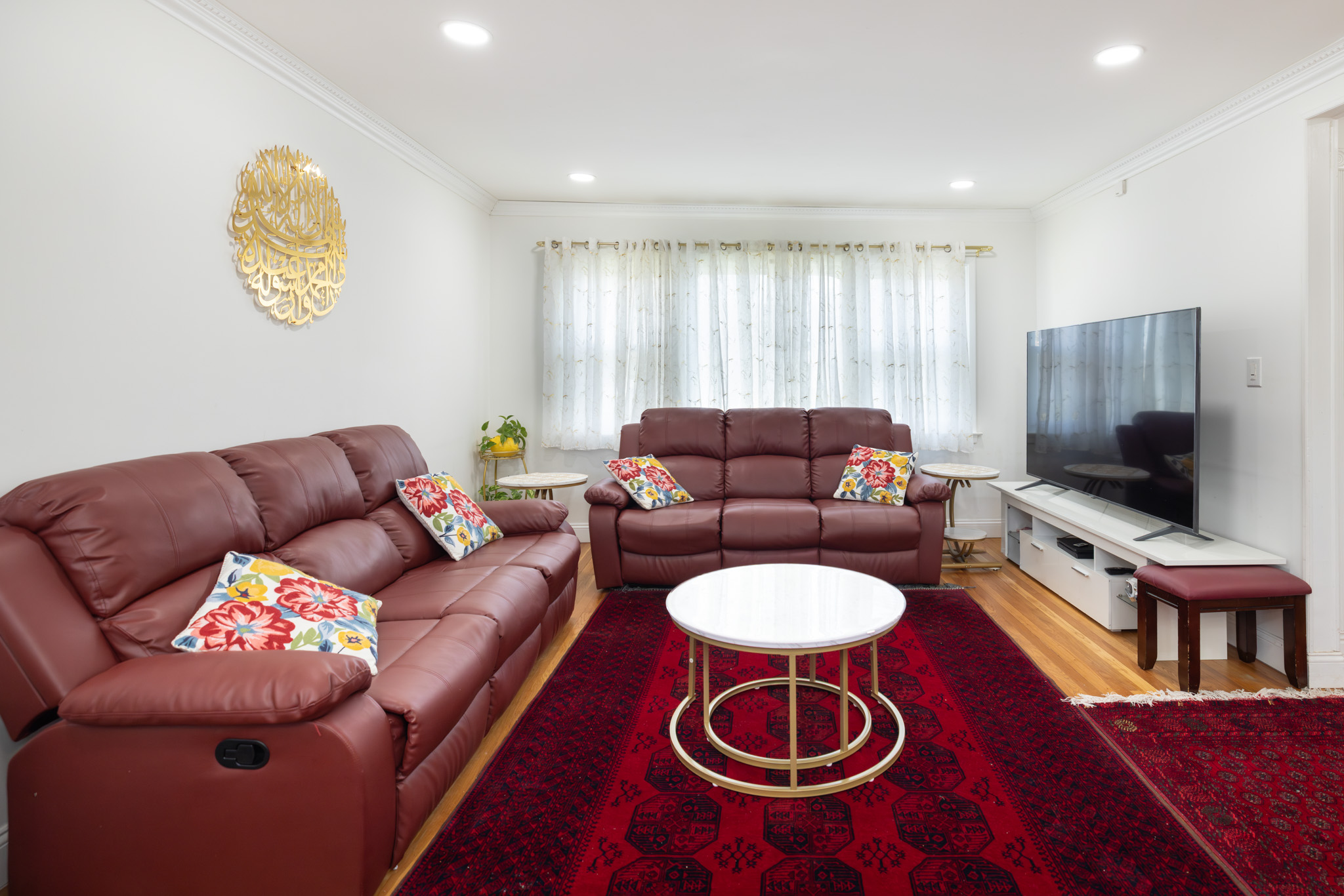 20 Gardenia Lane living room