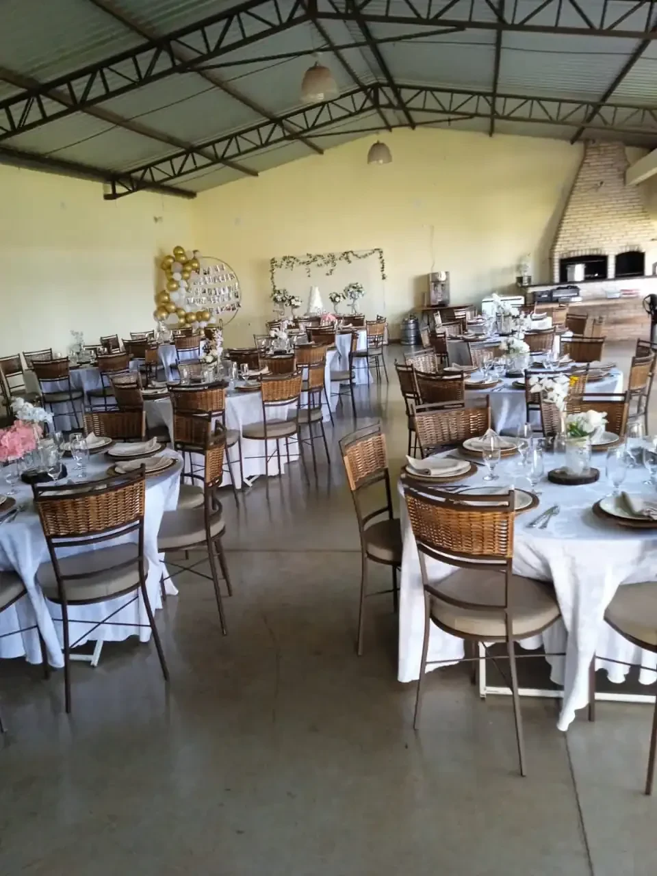 Chácara Britos em Londrina, PR - Capacidade para 150 pessoas - Com churrasqueira_coberta, campo_futebol, salao_festa - Imagem 6