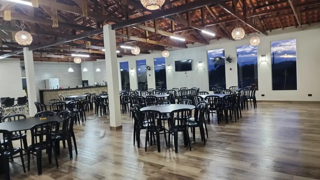 Recanto Mahallo em Londrina, PR - Capacidade para 100 pessoas - Com piscina, churrasqueira_coberta, quartos - Imagem 3