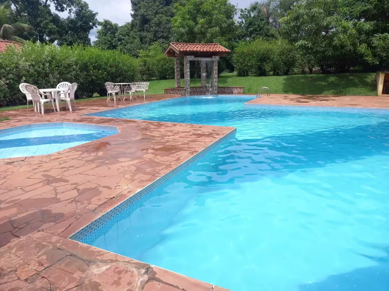 Chácara Recanto Boa Vista em Londrina, PR - Capacidade para 150 pessoas - Com estacionamento, piscina, banheiro_privativo