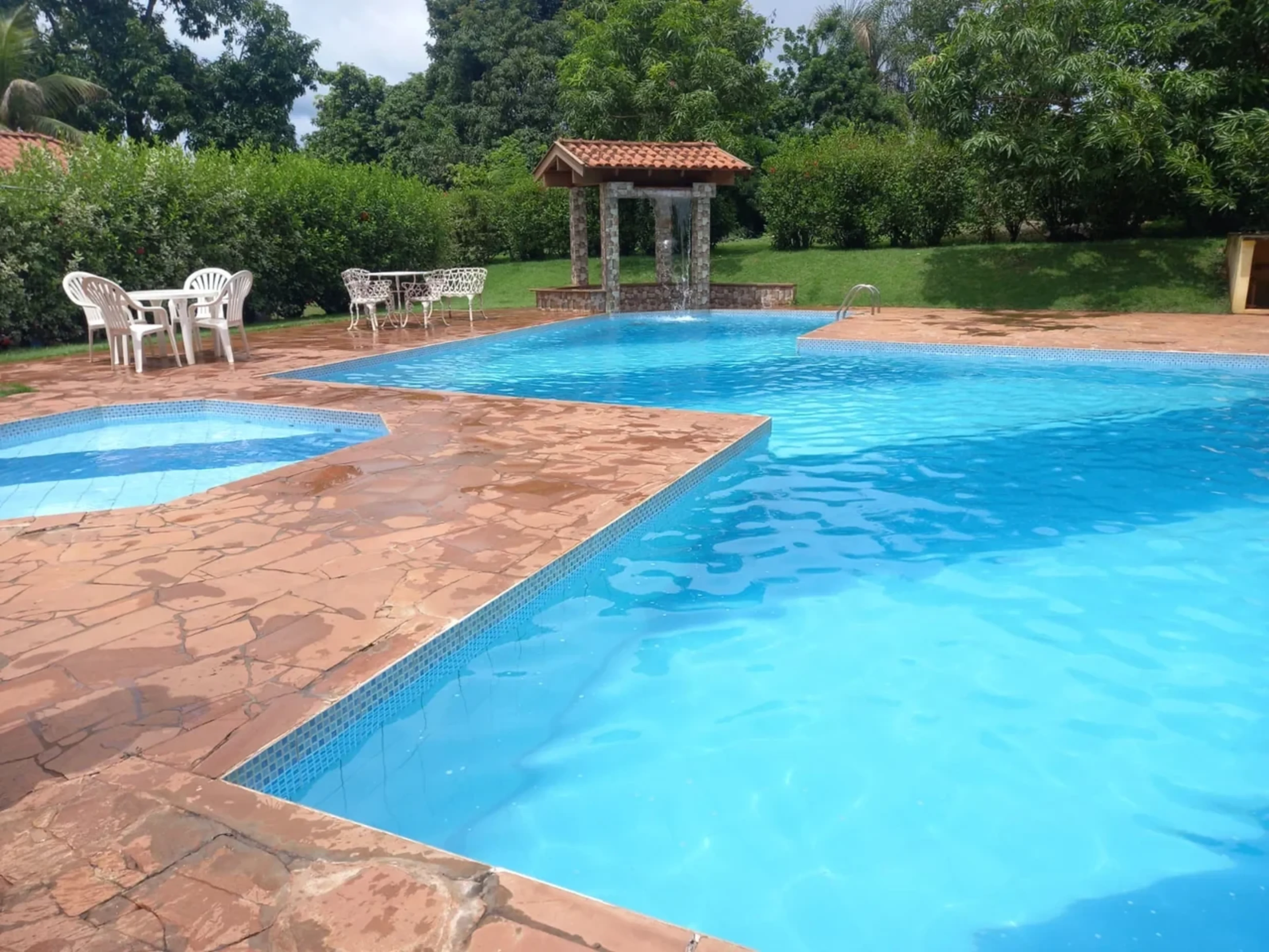 Chácara Recanto Boa Vista em Londrina, PR - Capacidade para 150 pessoas - Com estacionamento, piscina, banheiro_privativo