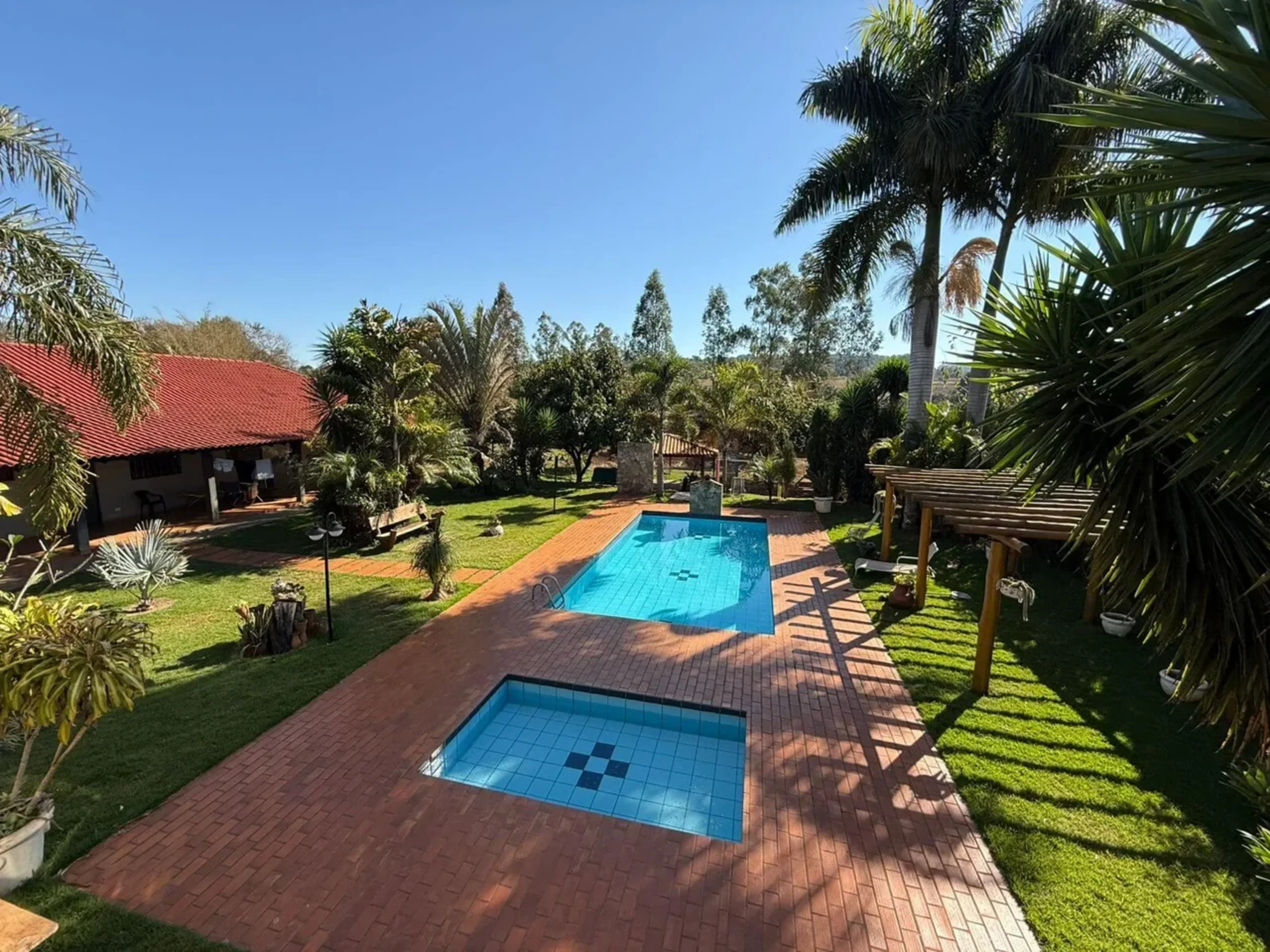 Recanto Vida Boa em Londrina, PR - Capacidade para 150 pessoas - Com mesas_cadeiras, pergolado, banheiros
