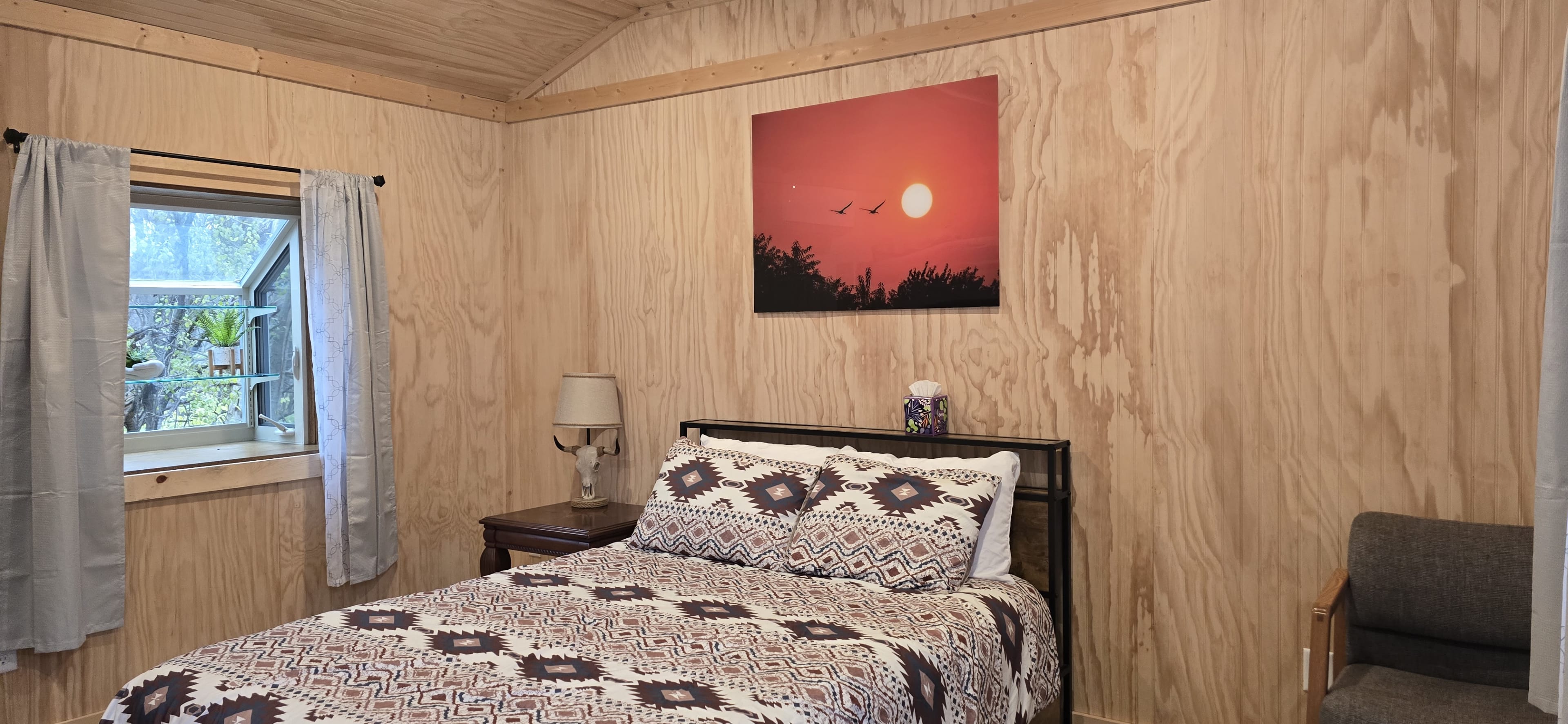 Eagle Cabin bedroom suite
