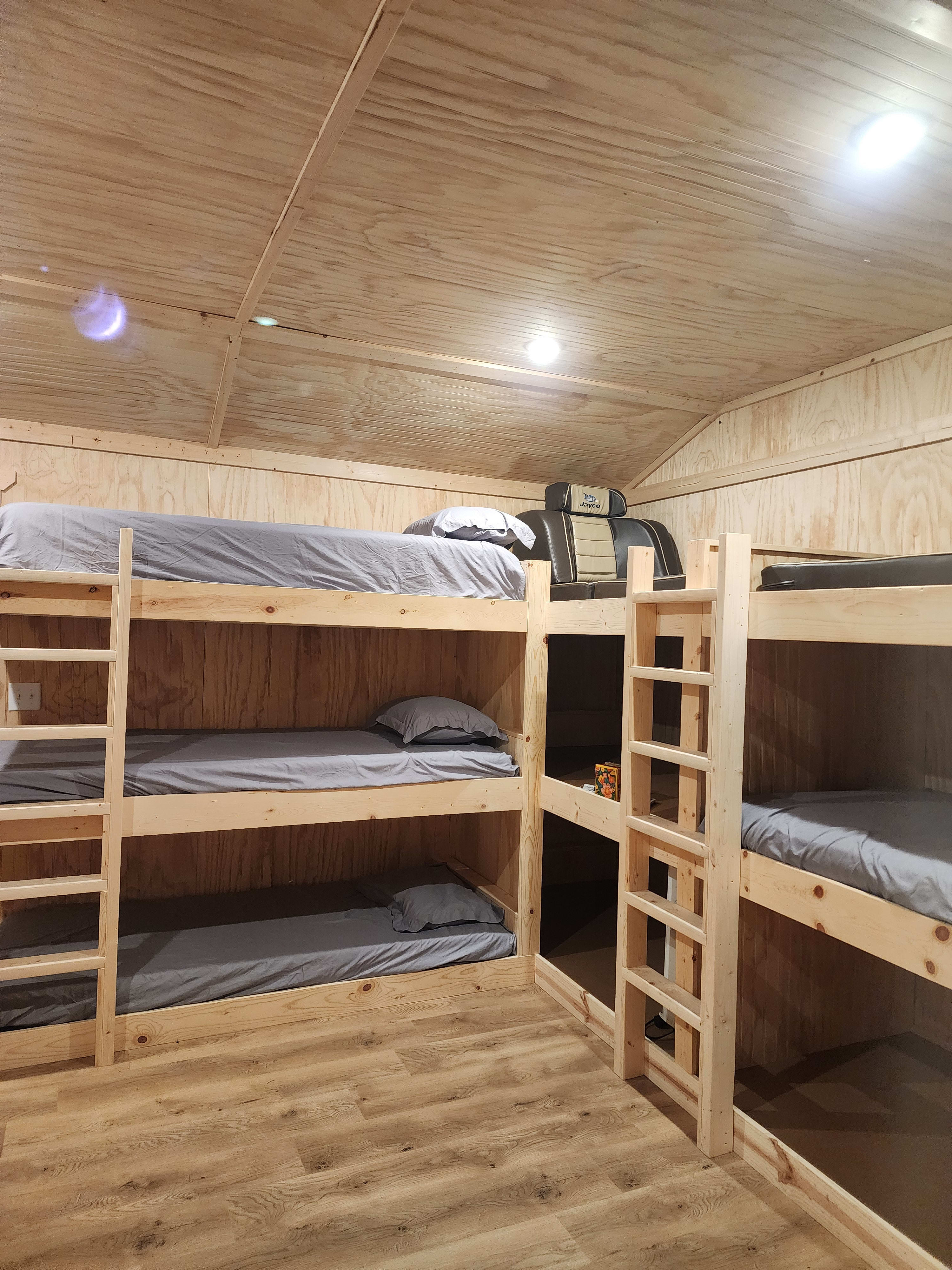 Outpost Bunkhouse (2 Cabins) bedroom suite