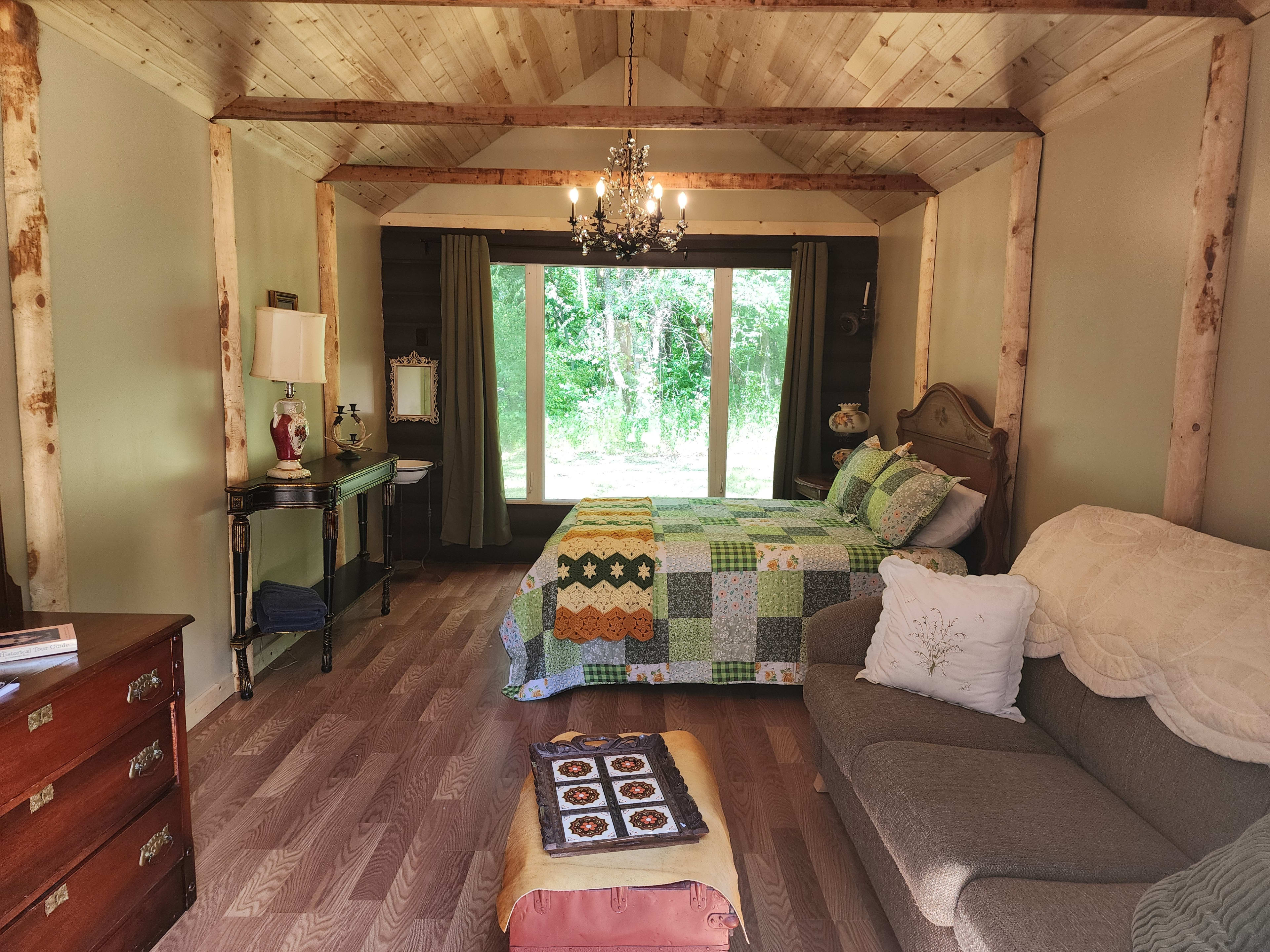 Mary Todd Lincoln Cabin bedroom suite