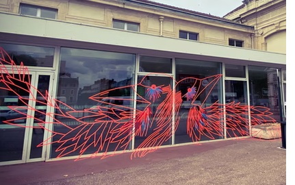 EN VOL - Installation plastique à la médiathèque