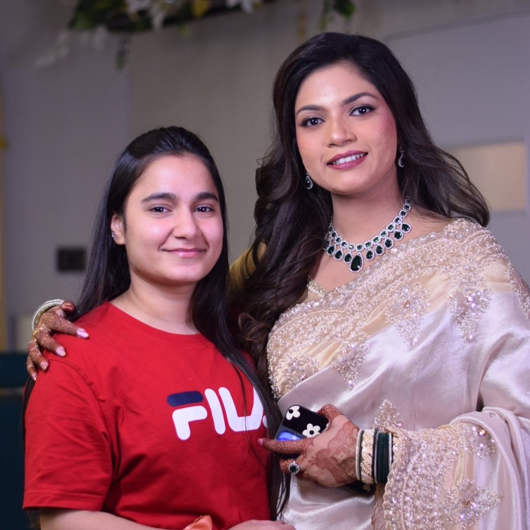 Redz | Best Makeup Artist In Prayagraj
