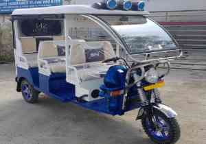 SN Solar Front facing E Rickshaw