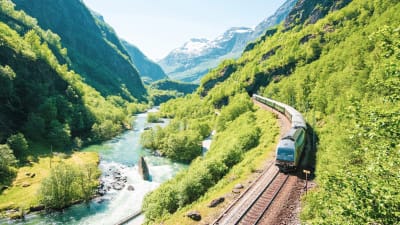 Norge med skib og tog