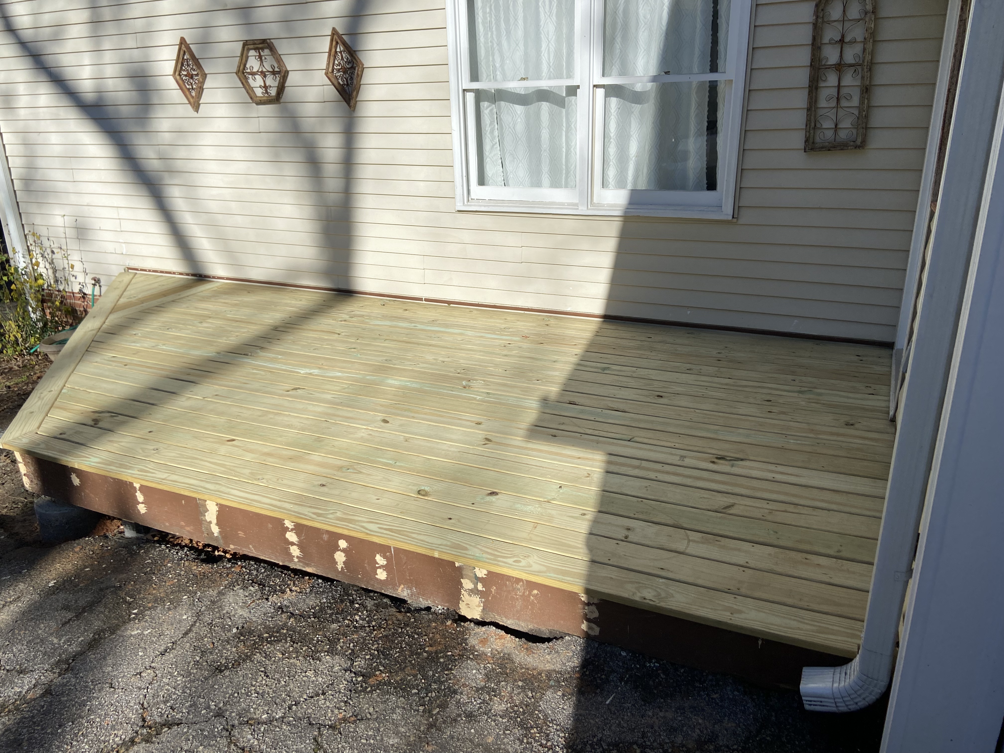 Resort-Style Lounge Deck - Image 2