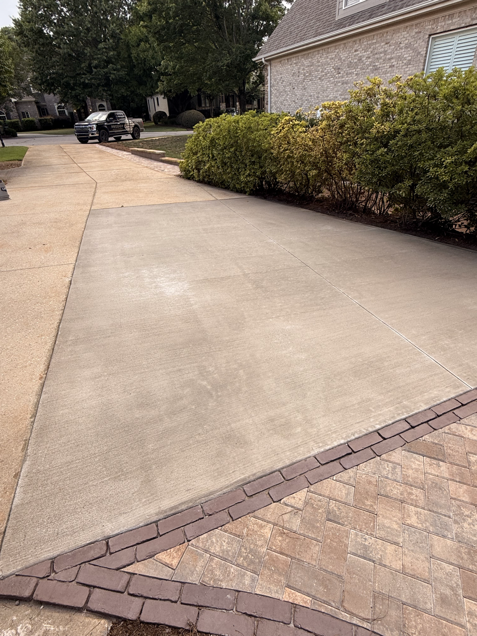 Paver driveway with custom pattern