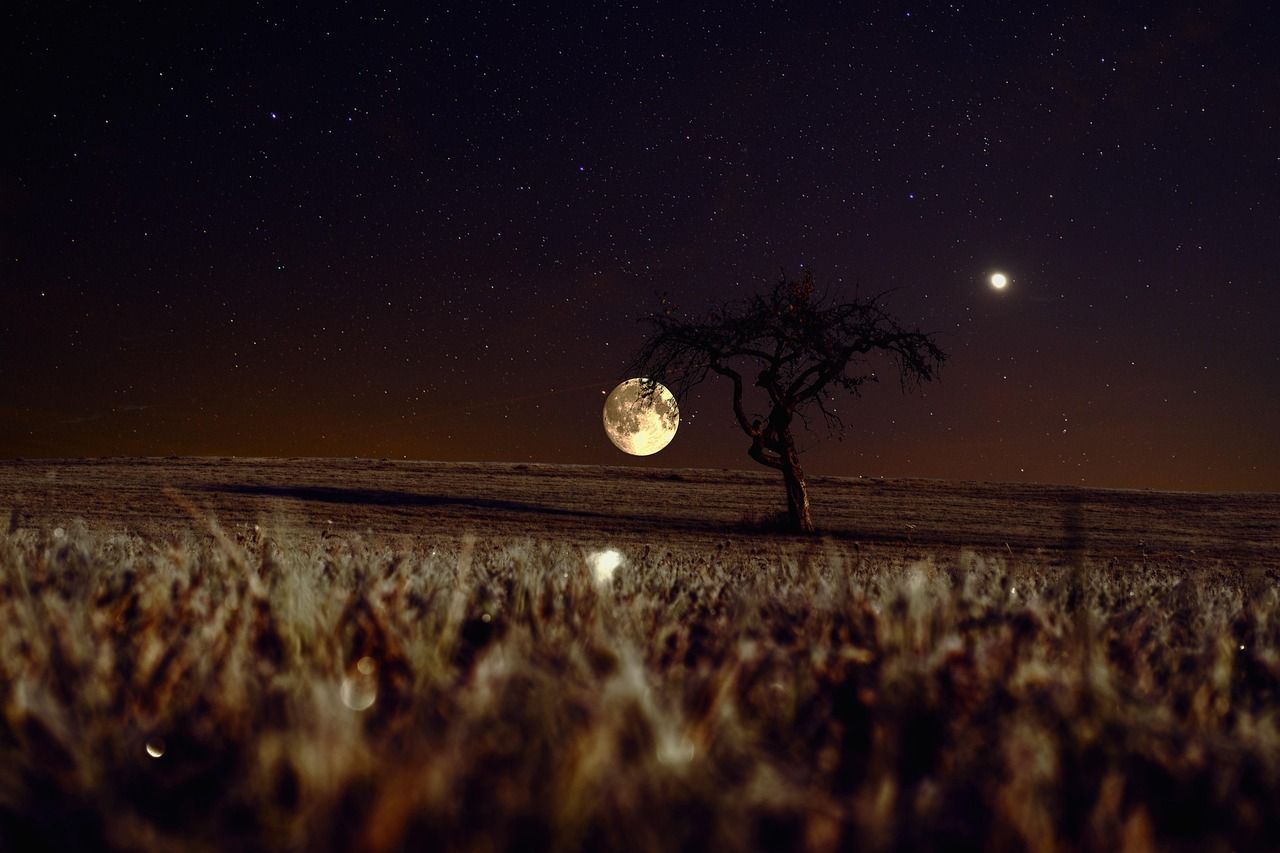  paysage de pleine lune évoquant la libération et la transformation