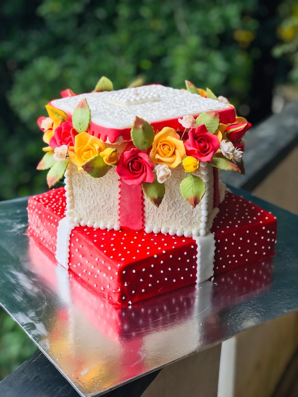 A curated collection of elegant, multi-tiered wedding cakes showcasing traditional Lambeth royal icing stringwork, delicate fondant draping, and hyper-realistic sugar flower arrangements.