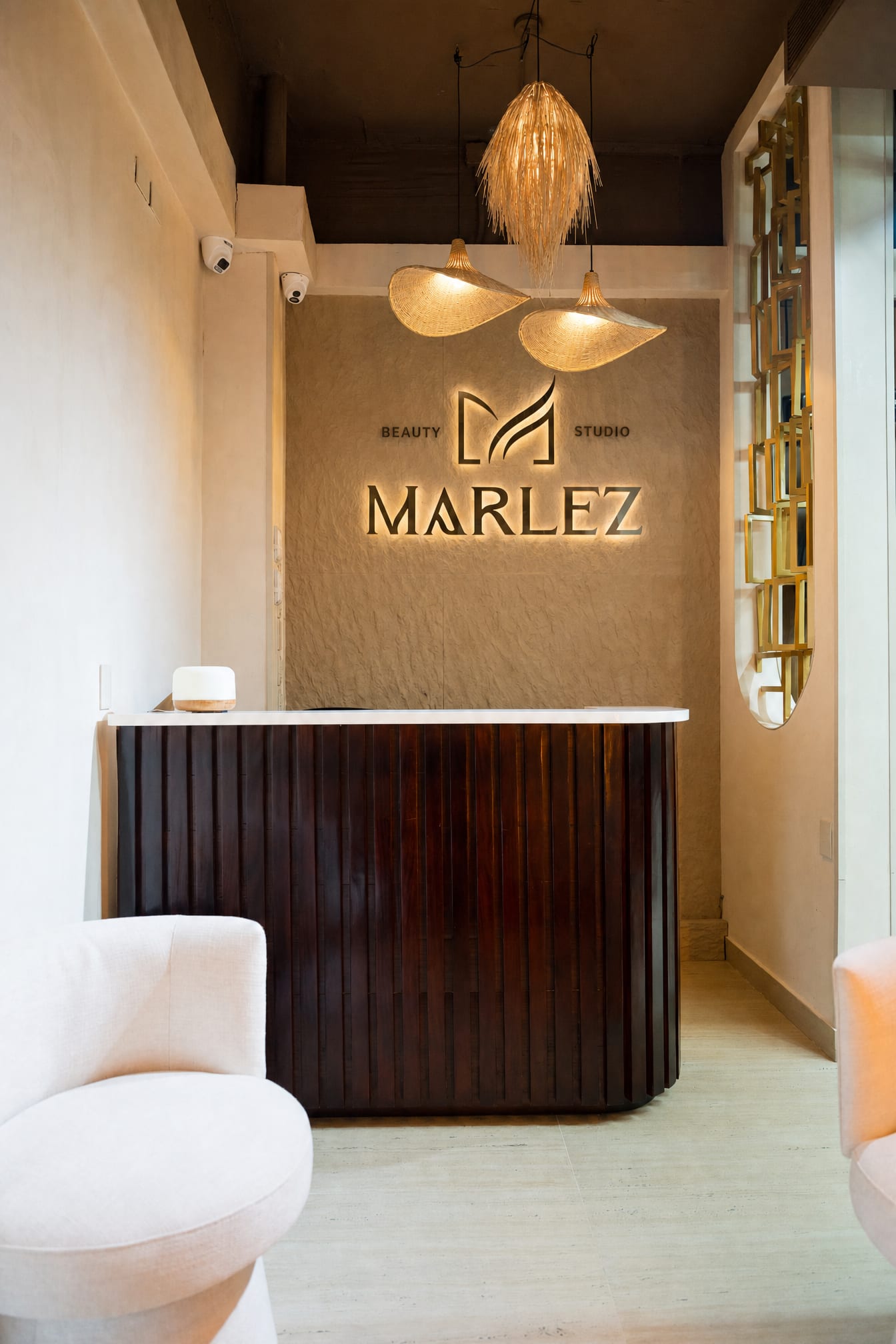 MARLEZ BEAUTY STUDIO - Experiencia de belleza premium en Punta Cana con iluminación profesional