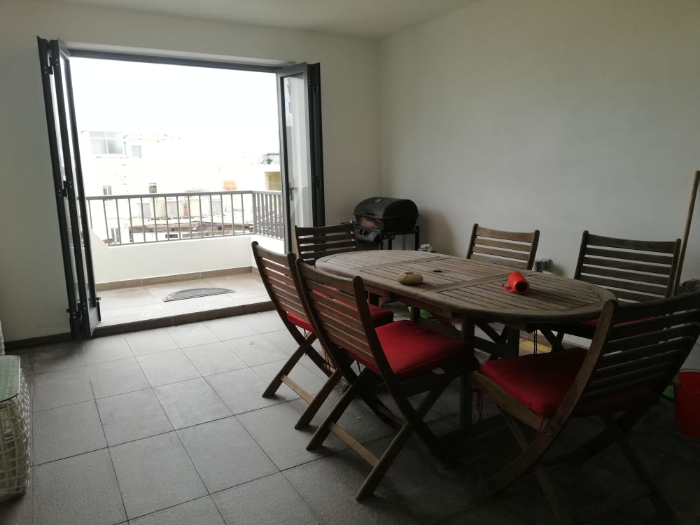 Bright & Modern 2-Bedroom Penthouse with A Large Terrace in Ibragg — Ibragg, Malta