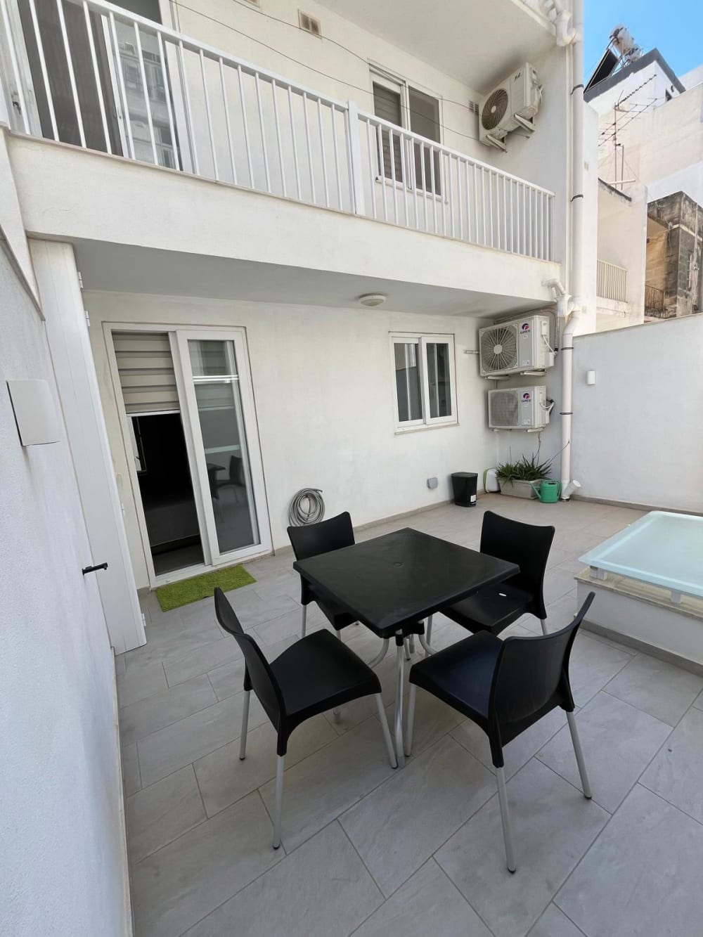 Modern & Well-Presented 2-Bedroom Ground-Floor Maisonette in Swieqi — Swieqi, Malta
